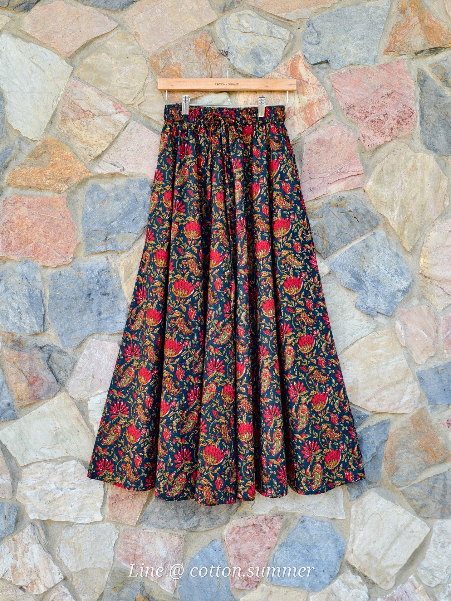 กางเกงชีวา (Cheeva) #01 ดอกแดงก่ำ-พื้นกรมเข้ม