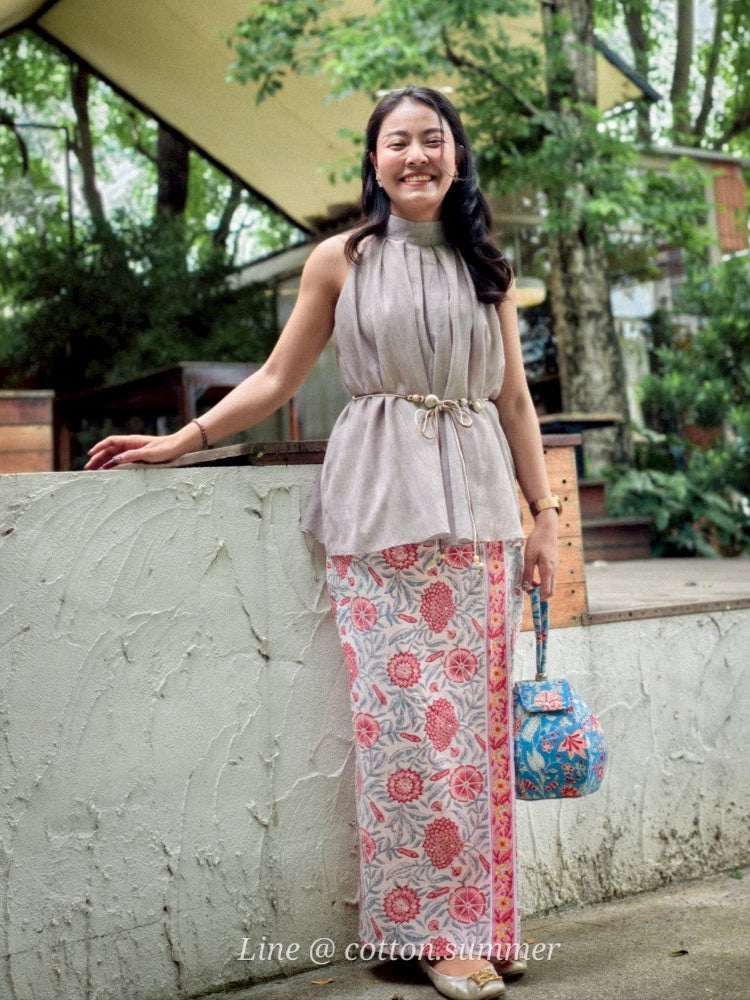 ผ้าถุงราศี - #66 ดอกส้มพื้นขาว