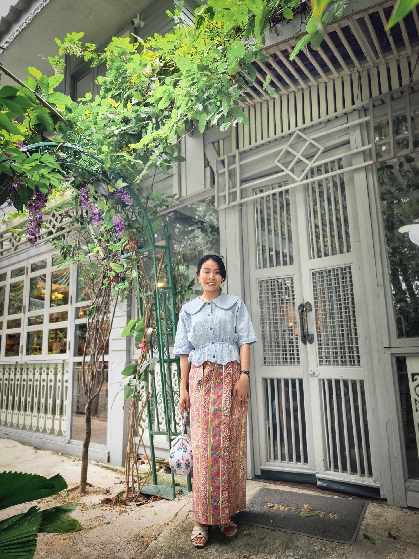 ผ้าถุงป้ายราศี (Rasee) #32 น้ำตาลดอกชมเชิงเถาวัลย์ไม้เลื้อย