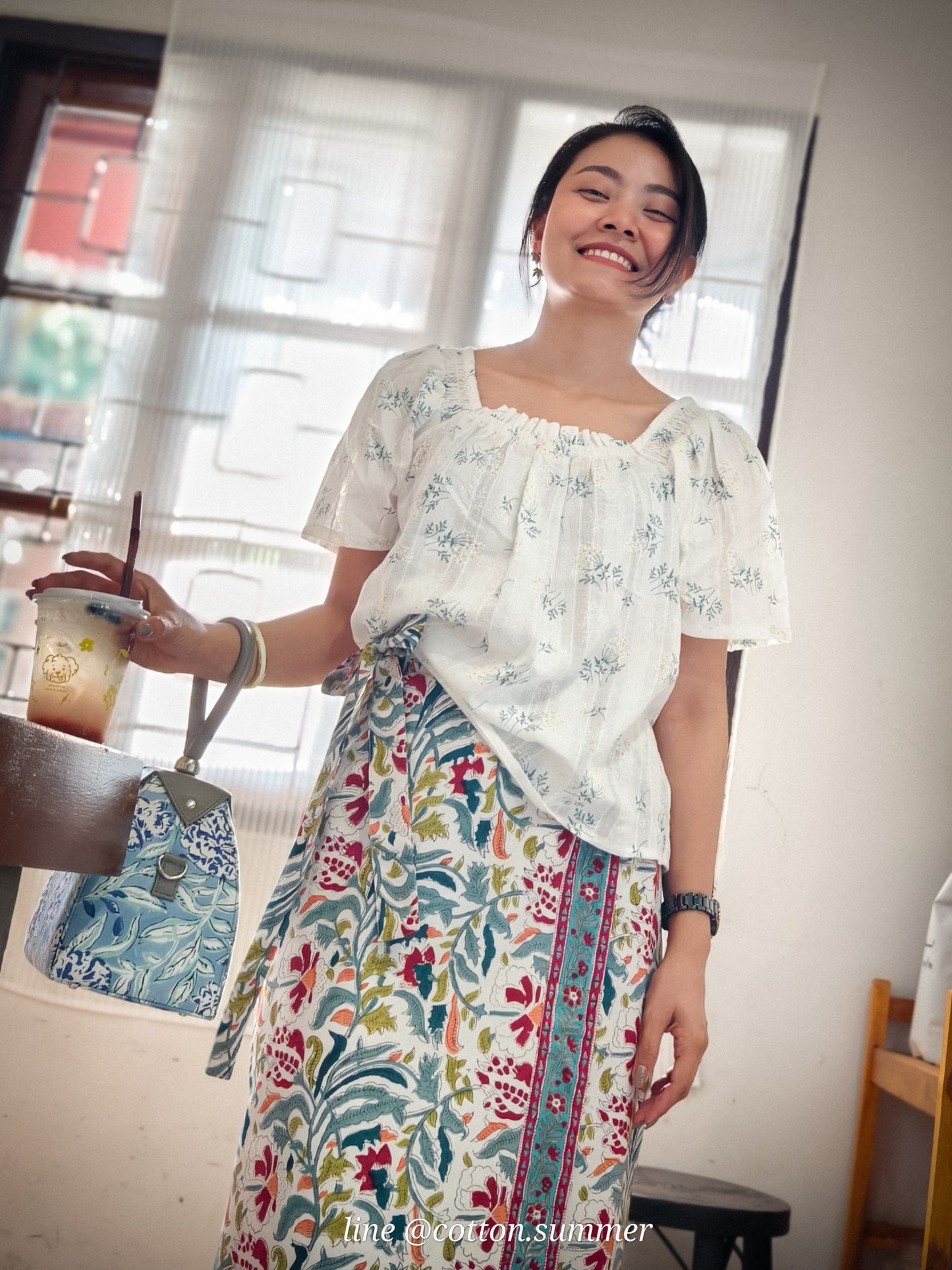 เสื้อคอเหลี่ยม พุดตาน ( Phudtan) #01 ขาว