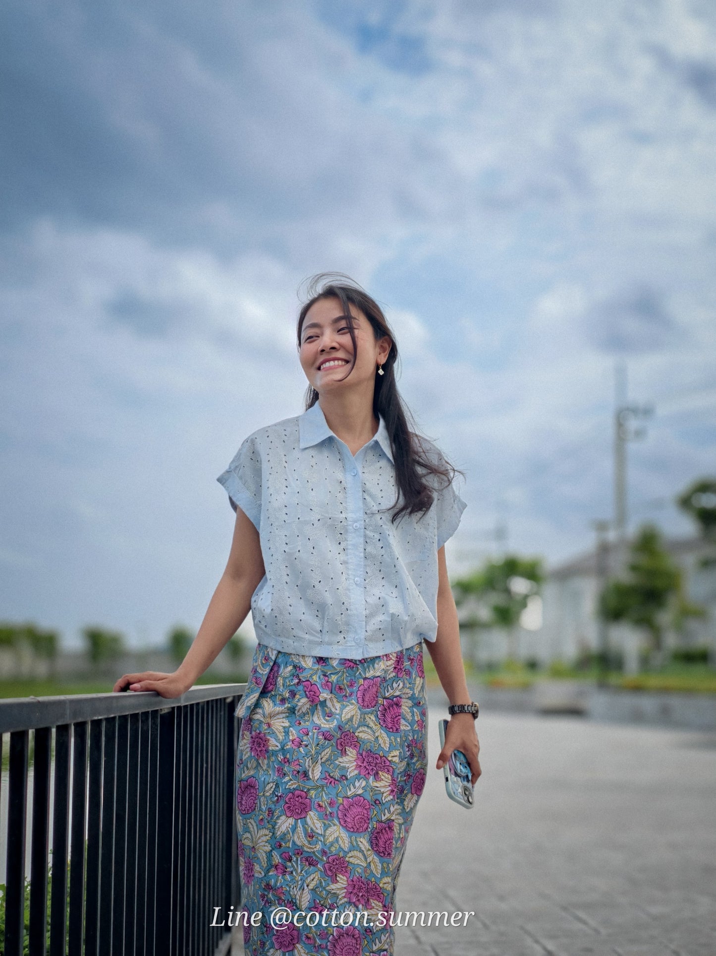 เสื้อเชิ้ตครอปแขนล้ำ มะตูม(Ma-Toom) #01 ฟ้า