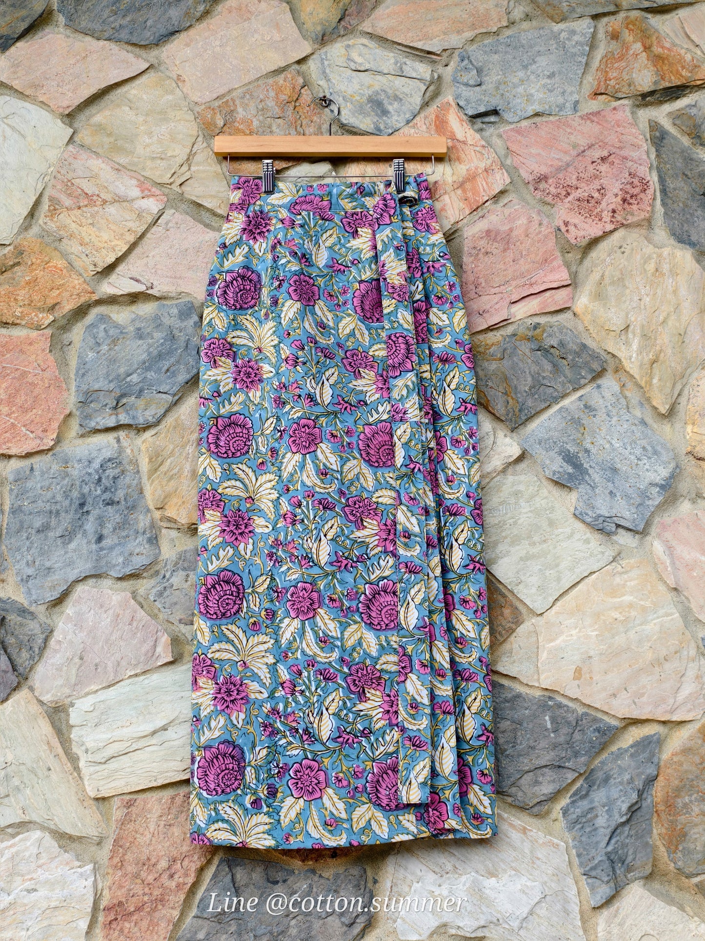 ผ้าถุงป้ายราศี (Rasee) #72 พื้นฟ้า Luna