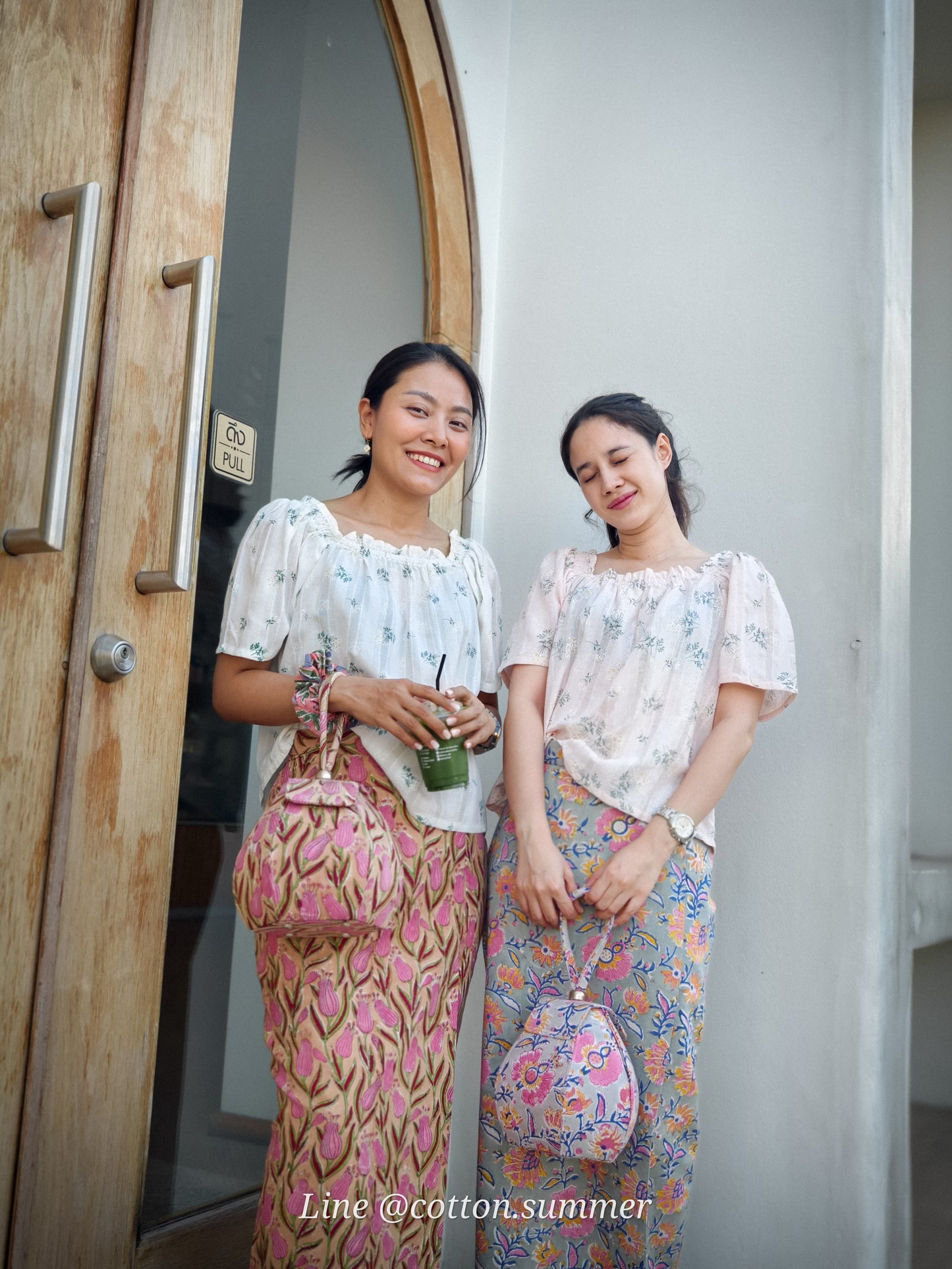 🥻ผ้าถุงสำเร็จ บุหรง (Bhurong)  #29 เทา White gray