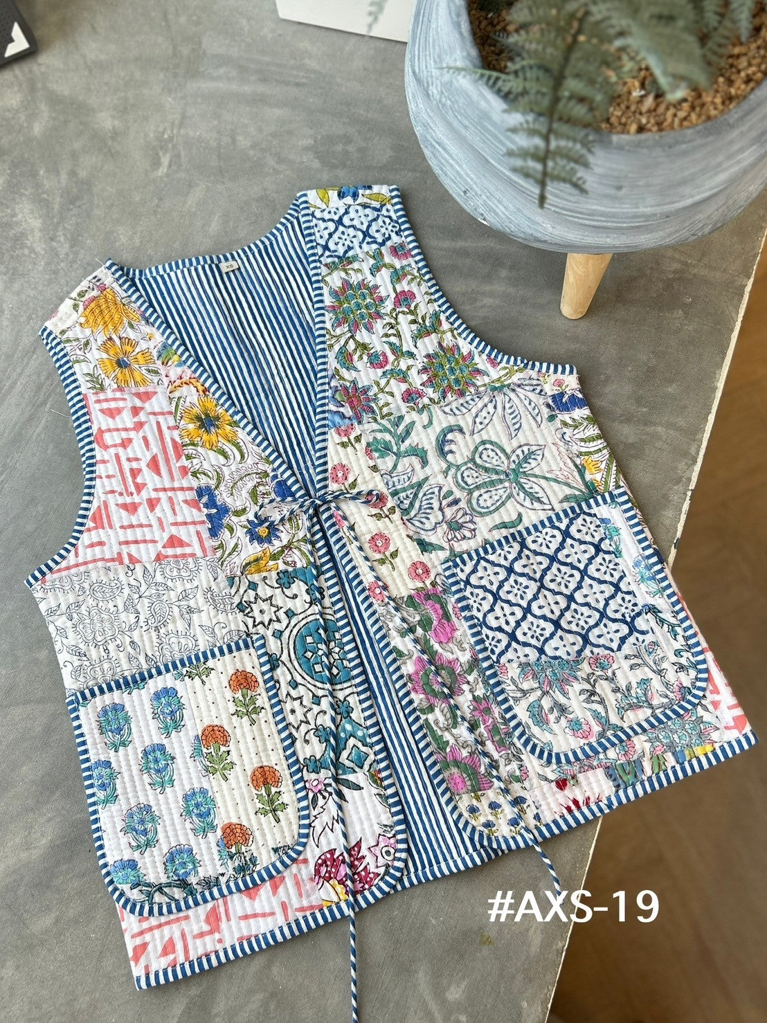 เสื้อกั๊ก ( Patchwork) Tata vest #ขาว AXS-19