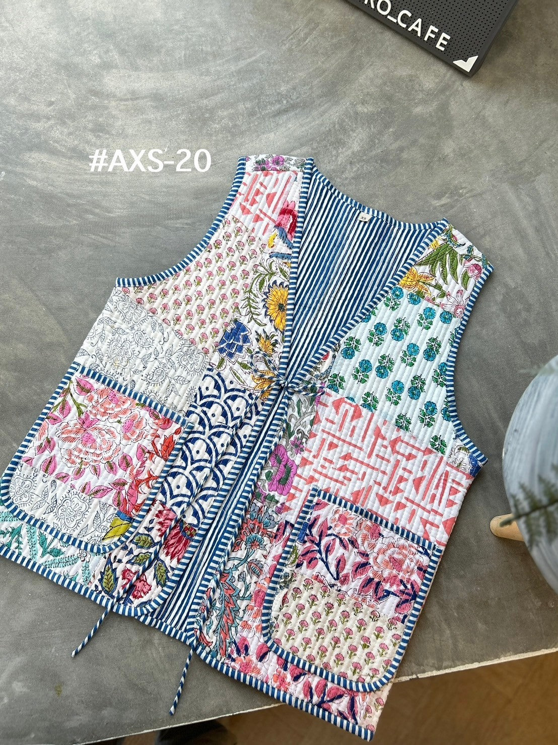 เสื้อกั๊ก ( Patchwork) Tata vest #ขาว AXS-20