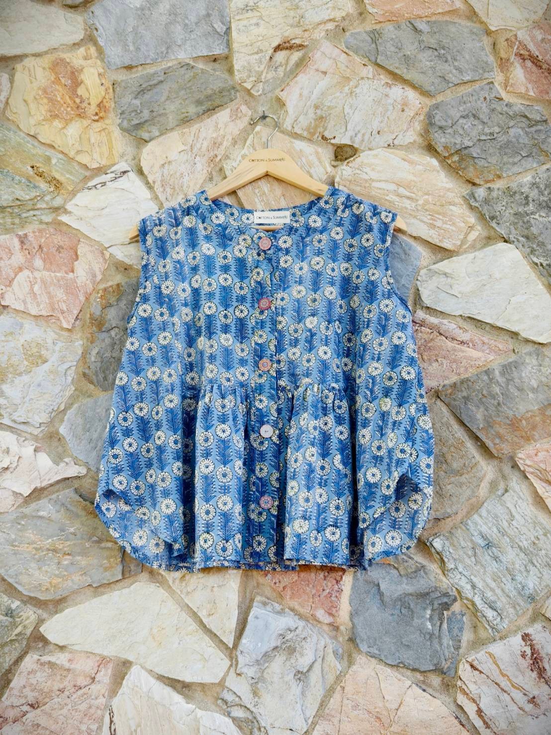 เสื้อแขนกุดชายระบายลันลา (Lulla) #18 ฟ้า-Daisy Light grey