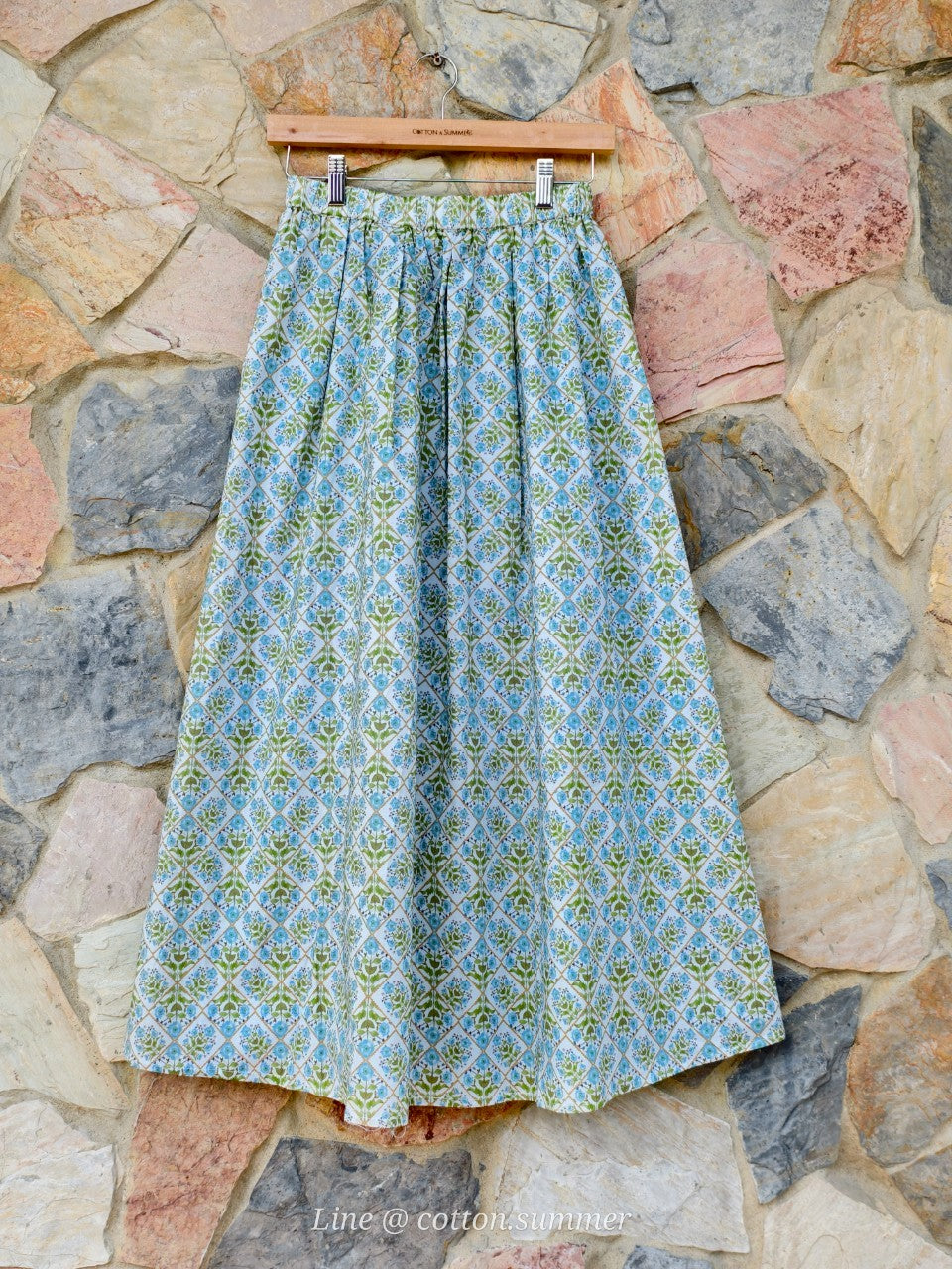 กระโปรงเอวยางยืดกลีบบัว (KleepBua) #01 ฟ้า