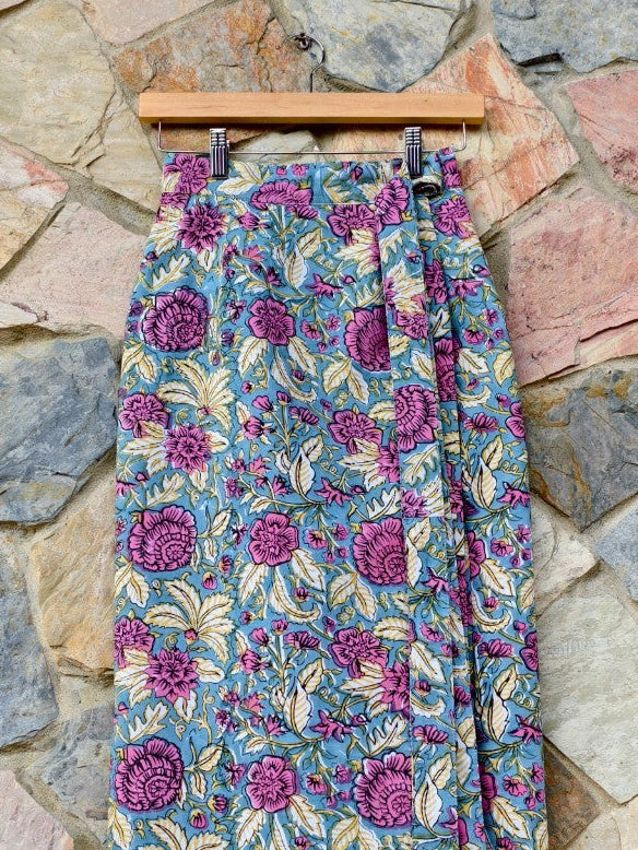 ผ้าถุงป้ายราศี (Rasee) #72 พื้นฟ้า Luna