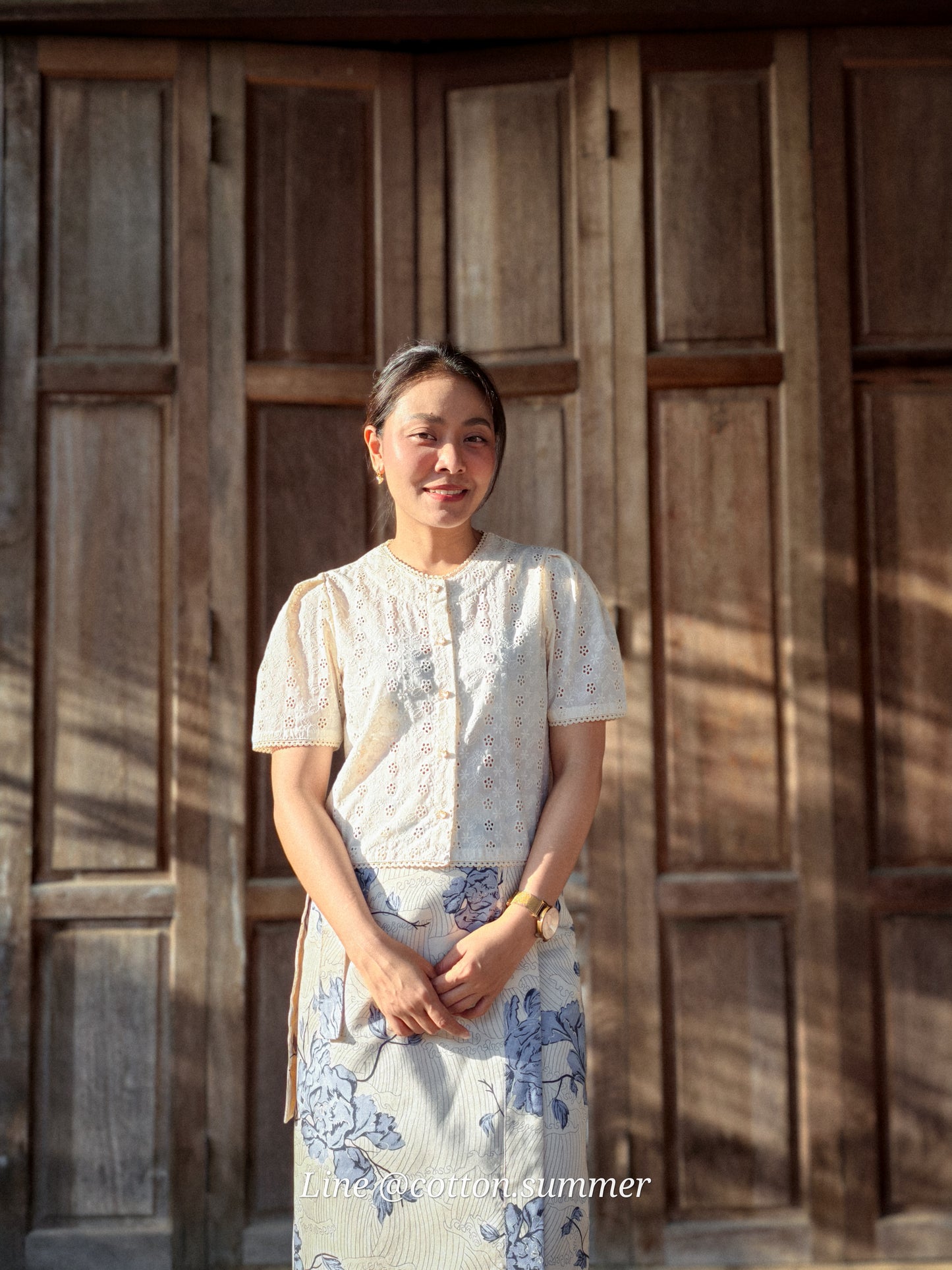 เสื้อคอกลมแขนสั้น นับทอง (Nubtong)  03-ครีม