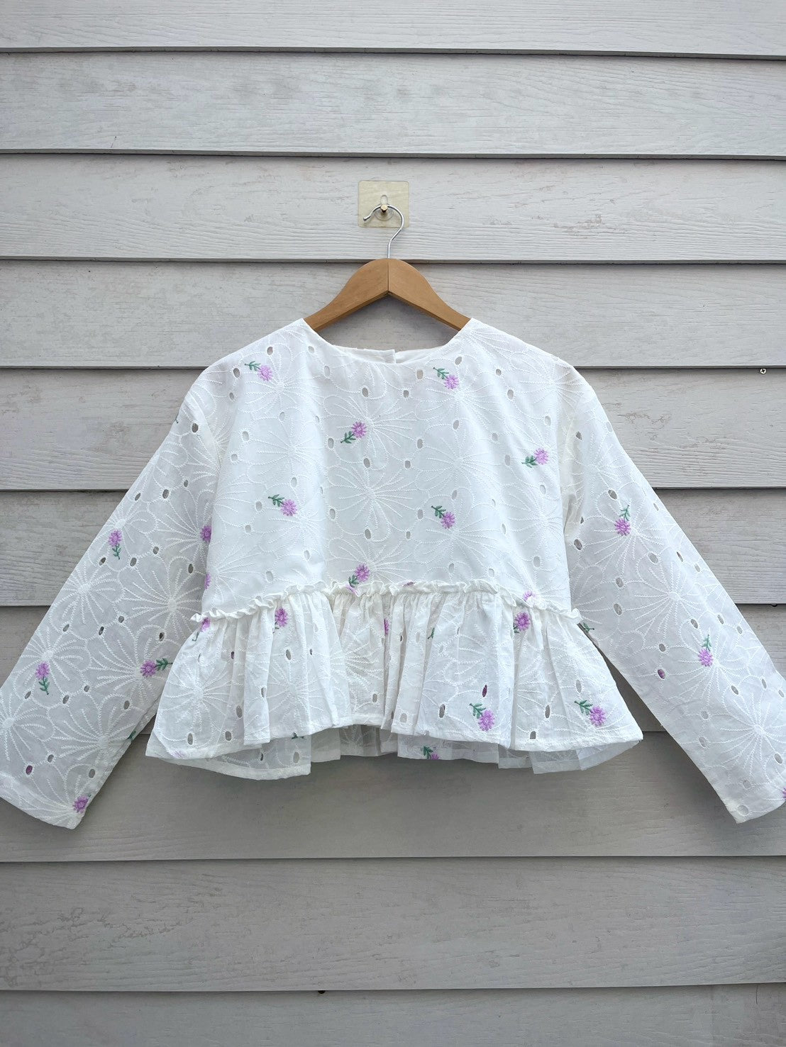 Arun-Lace-01 ปักดอกม่วง