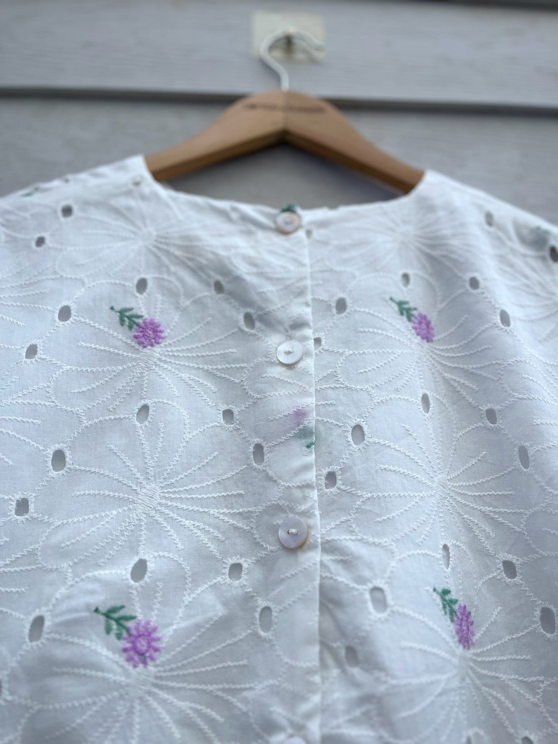 Arun-Lace-01 ปักดอกม่วง