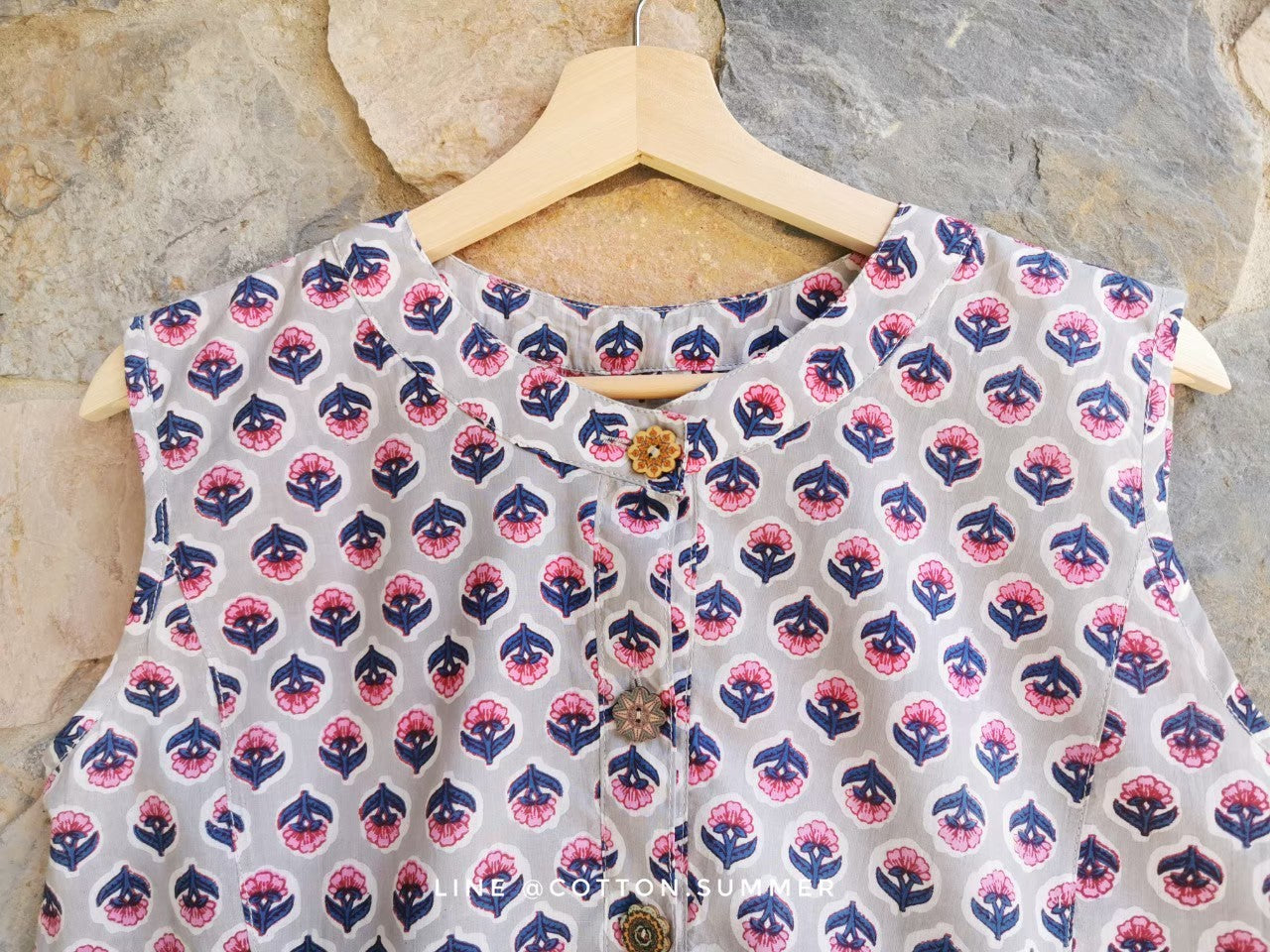 เสื้อแขนกุดชายระบายลันลา (Lulla)  #25-เทาดอกพุ่มชมพู