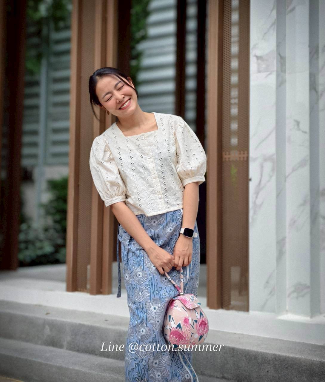 เสื้อลูกไม้เคท (Kate) คอเหลี่ยม 01 ครีม