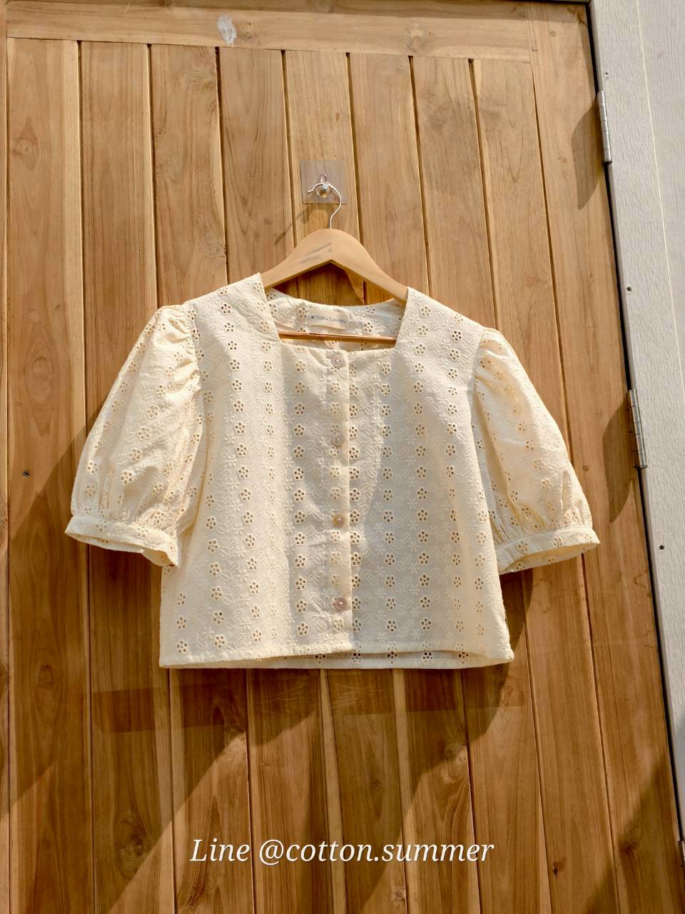 เสื้อลูกไม้เคท (Kate) คอเหลี่ยม 01 ครีม